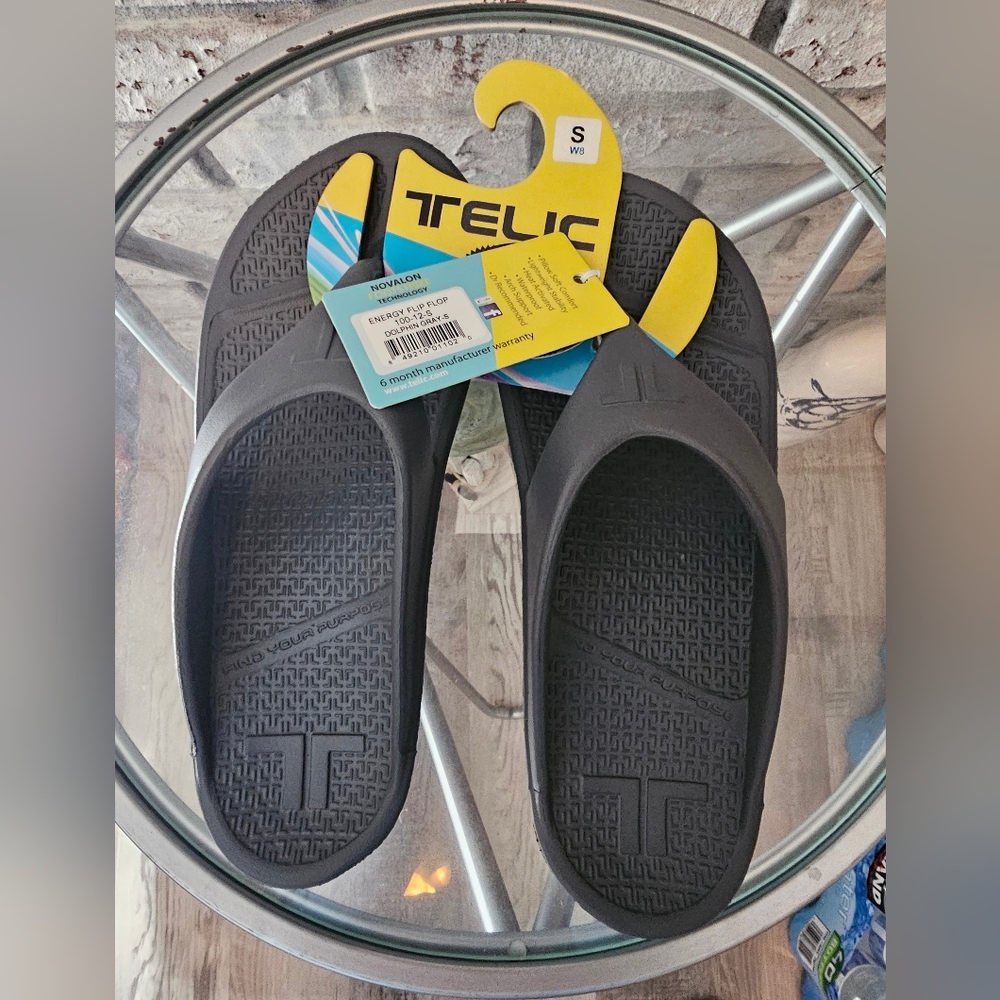 Telic Women's Gray Sandals